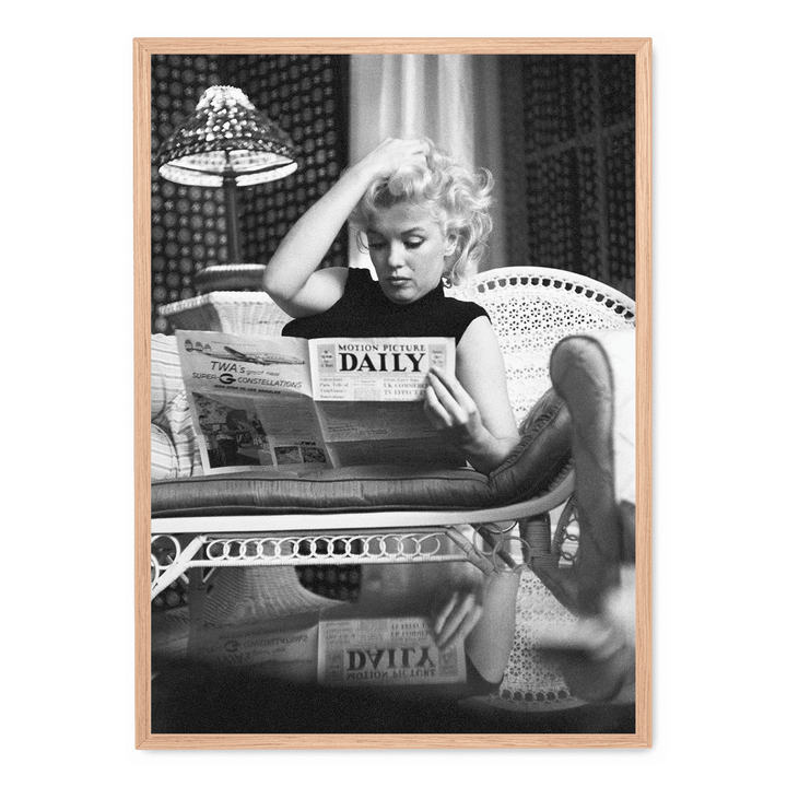 Marilyn Monroe Reading